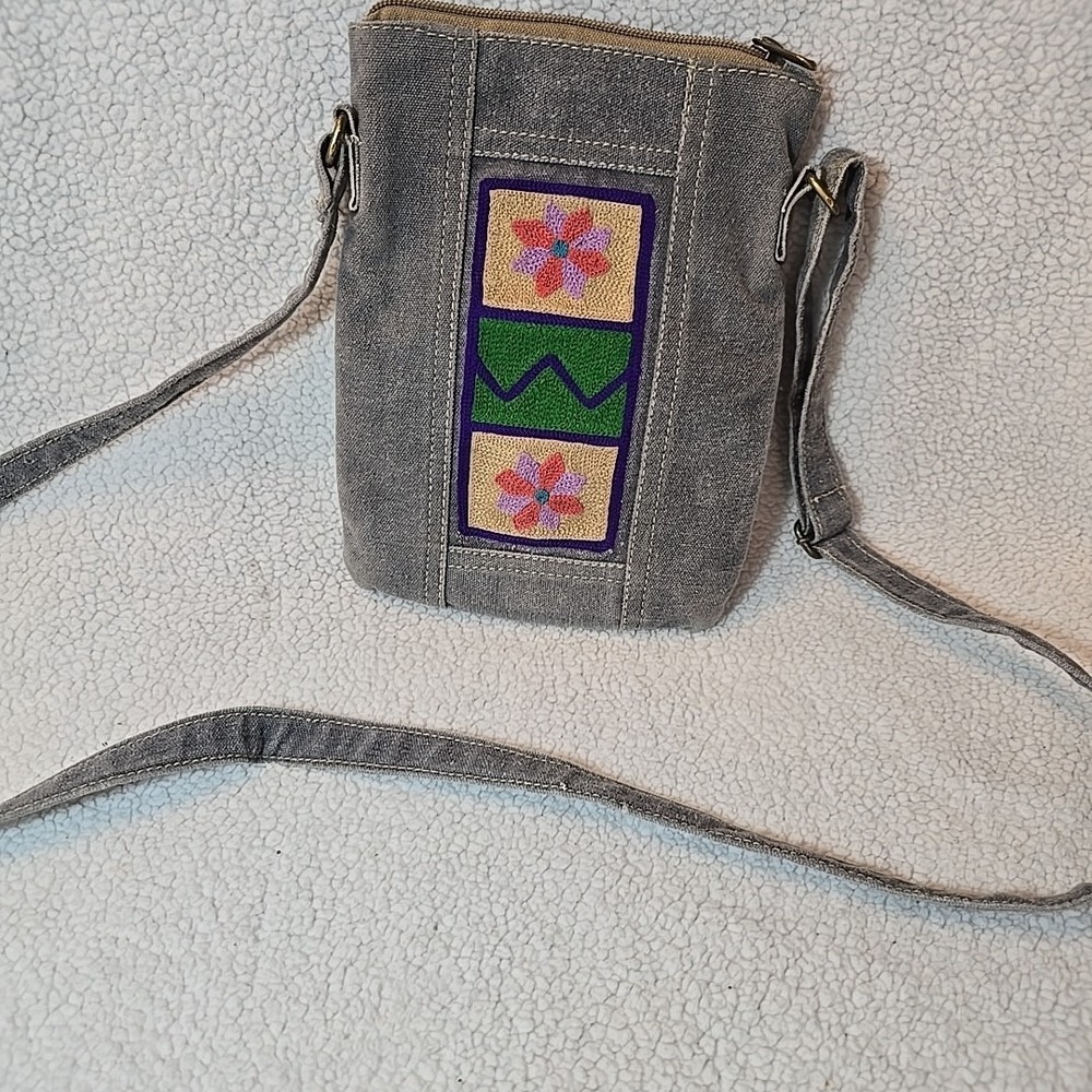 Vintage Addiction Purse/Bag Crossbody Recycle Canvas‎ Embroidered Flower Boho